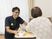 健診を行うスタッフと利用者