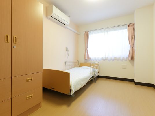 シンプルな居室の一角