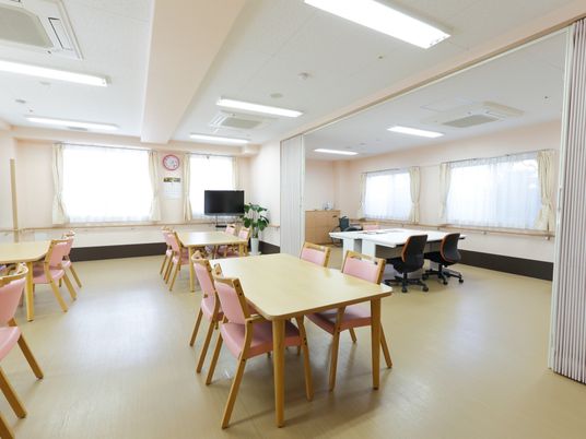 会議室風の明るい空間