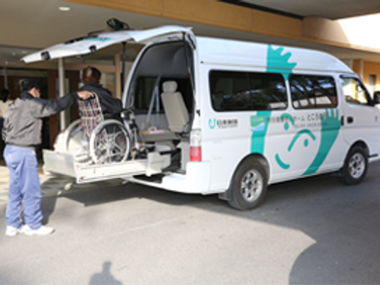 車椅子リフト付き車両