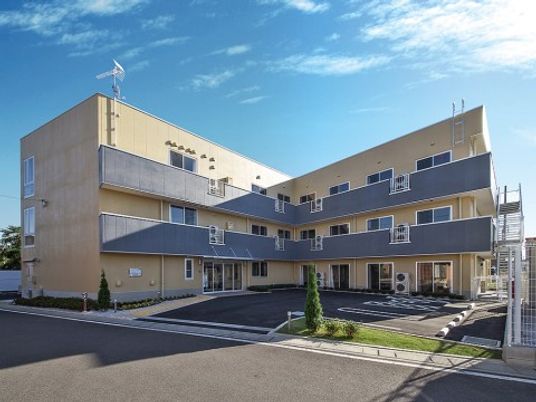 広々とした明るい外観