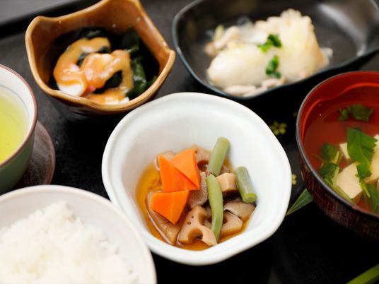 和食並べる食卓