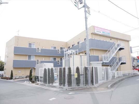 多階層の建物外観