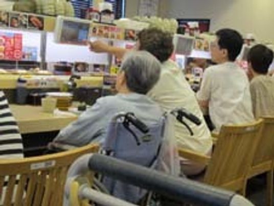 利用者の背後からダイニング