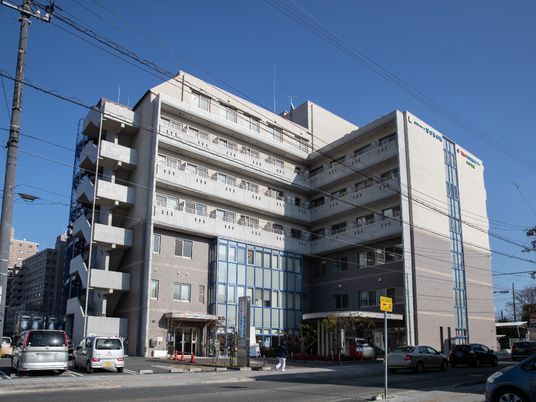 多階層の建物の外観