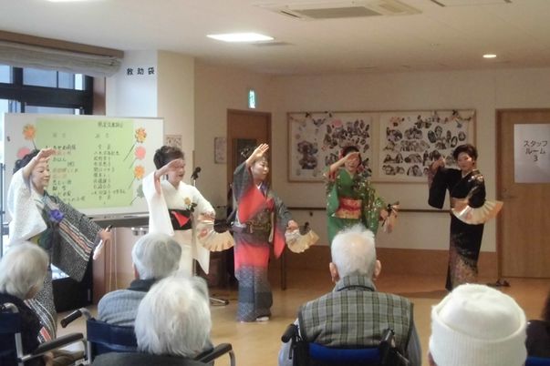 踊りのパフォーマンス居室