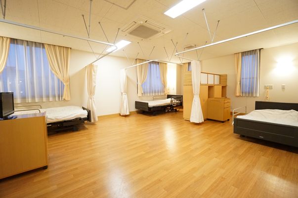 広々した明るい居室