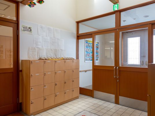 エントランスと掲示物