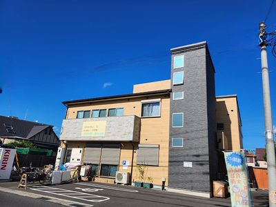 通りに面した外観