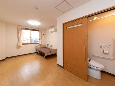 明るい居室の一角
