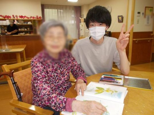 芸術活動中のラウンジ