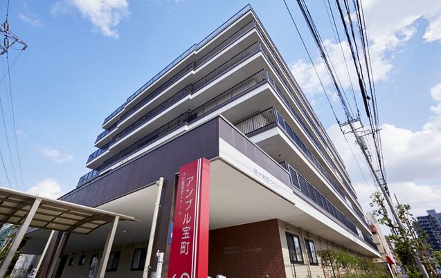 モダンな建物の外観