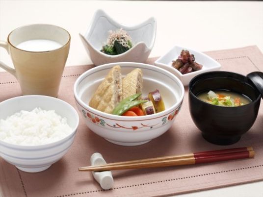 和食の丁寧な盛り付け