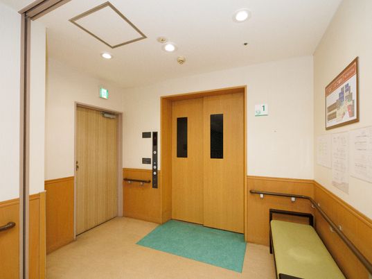 清潔感あるエレベーターホール