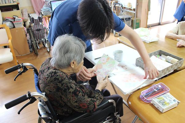 スタッフと利用者の手作業