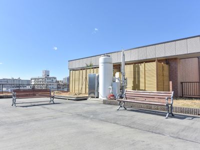中庭のベンチ