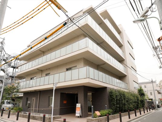 モダンな建物の外観