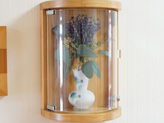 壁掛け花瓶と装飾