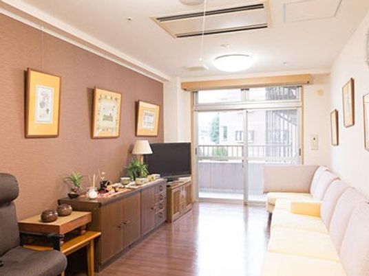 明るい居室の一角