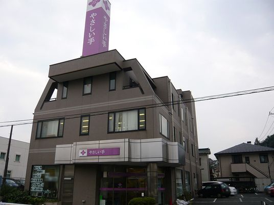 複数階建ての建物外観