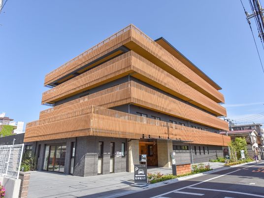 モダンな建物の外観