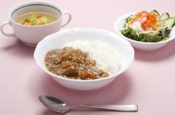 手作り感のある食事風景