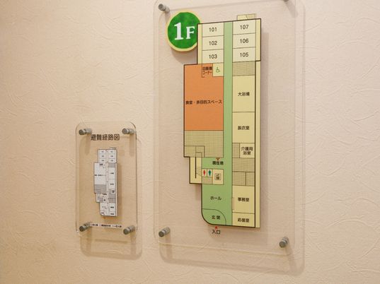 施設内の案内図掲示