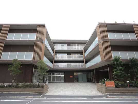 モダンな建物の外観