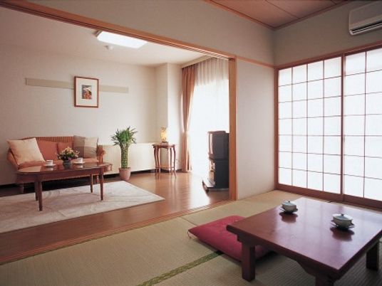 明るい和室の居室