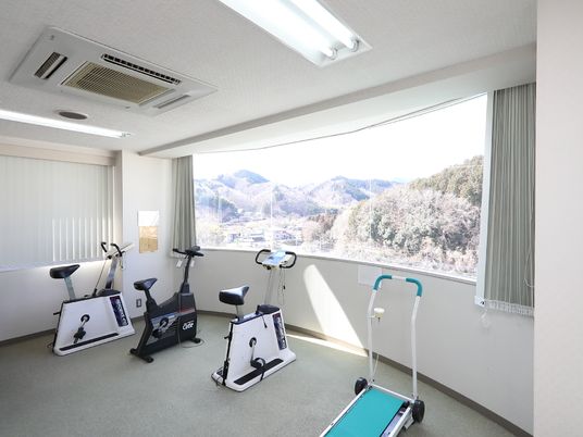 トレーニング機器のある部屋