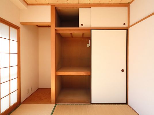 和室の居室内観