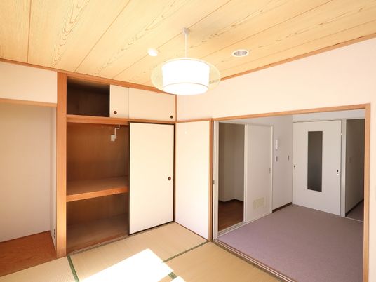 明るい和室の居室