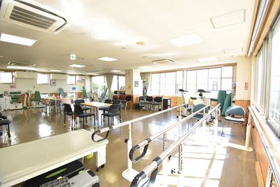 自然光あふれる機能訓練室