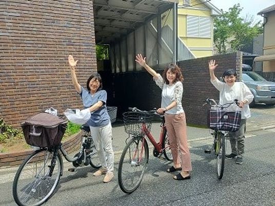笑顔のスタッフたち