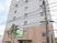 多階建ての建物正面図
