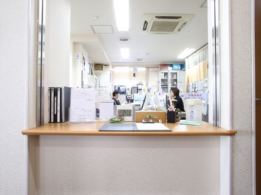 清潔感ある受付エリア