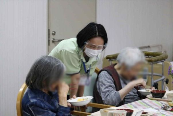 楽しい食事の様子