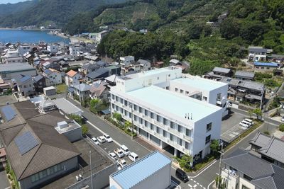 海辺の施設全景