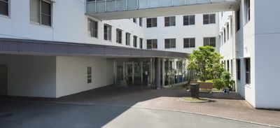 中庭のある建物外観