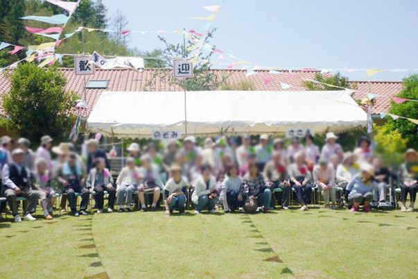 芝生とイベントスペース