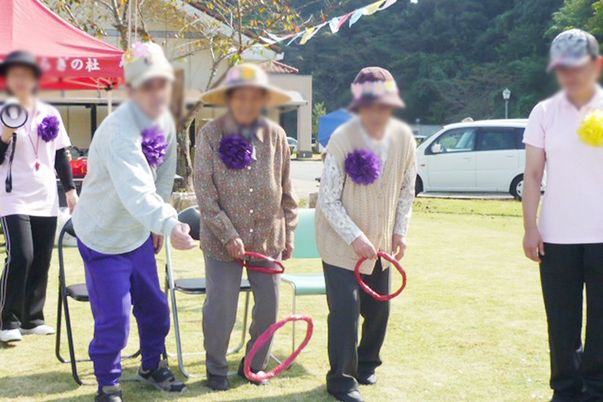 にぎやかな屋外イベント