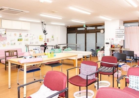 明るい多目的室の様子