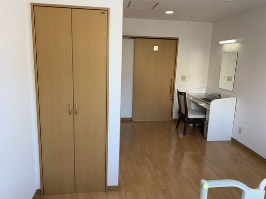 家具の配置された居室