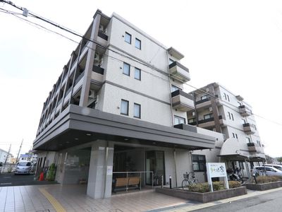 多階層建物のエントランス