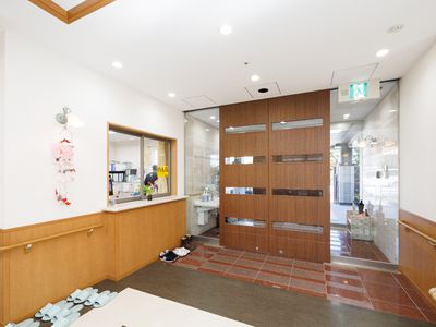 明るく清潔なエントランス