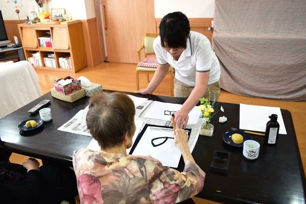 明るい居室での活動