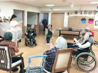 椅子での活動の様子