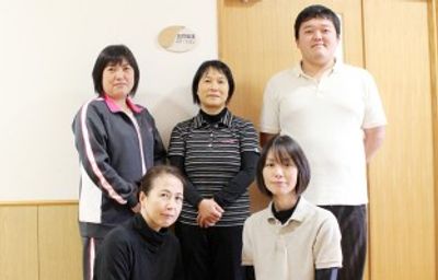 スタッフの集合写真