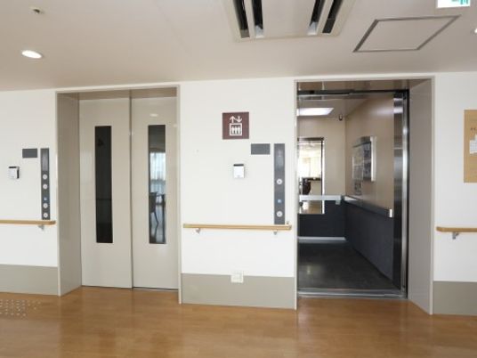 明るい廊下と多機能室