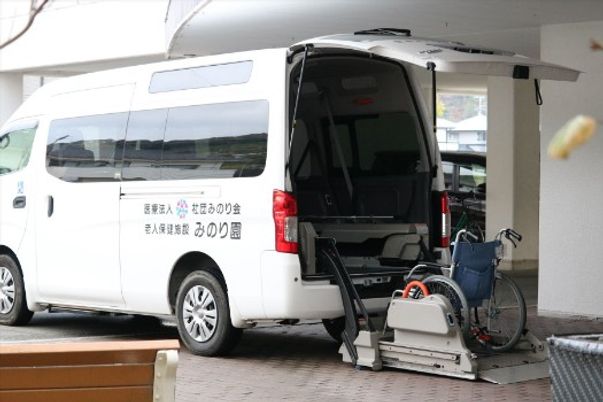 車椅子対応の送迎車